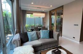 Luxurious Corner 3 Bed 4 Bath in Bang Kapi