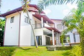 Luxury 3 Bed Villa For Sale in Aluthgama Sri