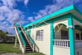  Charming 3-bed 2-bath Home in Orange Walk