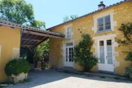 €529000 - Watermill In An Idyllic Setting