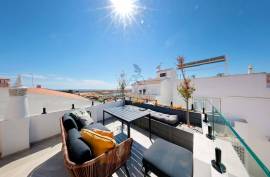 Renovated villa with two bedrooms and panoramic terrace just a few meters from the Ria de Alvor