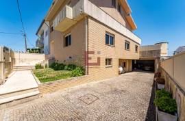 4 bedroom villa with luxury finishes, with garage box and terrace - less than 2km from the future Metro line in Vilar de Andorinho