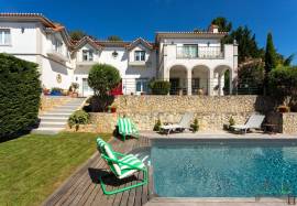 Magnificent house of 5 suites with swimming pool in the heart of Gradil tastefully renovated.