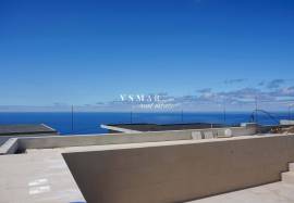 Luxurious Contemporary T4 Villa in Estreito da Calheta