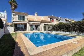 VILAMOURA - 3 BEDROOM VILLA - POOL - GARDEN