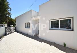 NOSSA SENHORA DA ROCHA- ALPORCHINHOS - VILLA - 3 BEDROOMS- AND SWIMMING POOL 150 METERS FROM THE BEACH