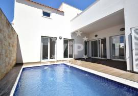 NOSSA SENHORA DA ROCHA- ALPORCHINHOS - VILLA - 3 BEDROOMS- AND SWIMMING POOL 150 METERS FROM THE BEACH