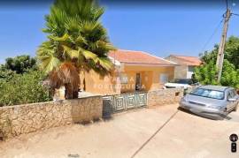 Detached 2 bedroom villa with land