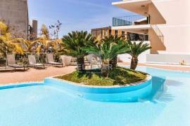 2 BEDROOM CONDOMINIUM APARTMENT WITH POOL IN FUNCHAL