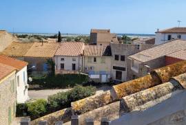 Renovated Former Winegrower's House, Offering Many Possibilities With Its 235 M2 Of Living Space, Garden And Terraces With Sea Views.