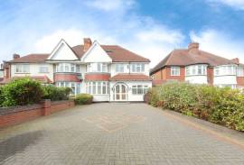 7 bedroom, Semi-detached house for sale