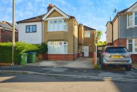 4 bedroom, Semi-detached house for sale