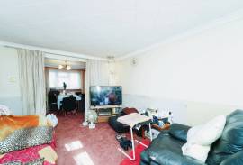 2 bedroom, Maisonette for sale