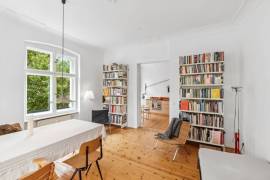 Available immediately! Charming 4-room period apartment near Mauerpark!