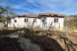 Rural house with 3 bedrooms, 2 bathrooms near Dve Mogili, Ruse region