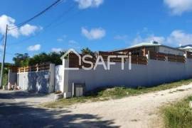 Maison principale T3 avec piscine et terrasse ainsi qu' un appartement indépendant T2 avec jacuzzi et terrasse sur un terrain de 514 M2