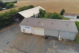 €51000 - Large Barn With Garden & Courtyard. Ideally For A Business