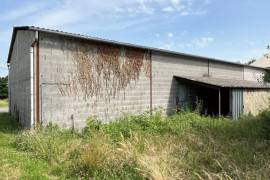 €51000 - Large Barn With Garden & Courtyard. Ideally For A Business