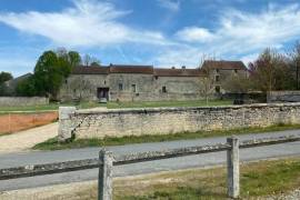 €75000 - Pretty Village House On One Level with Private Garden and Two Bedrooms