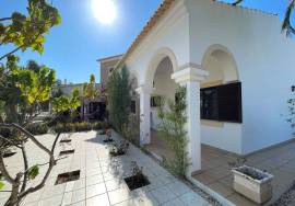 Large 4 + 2 Bedroom Villa Located in Alvor