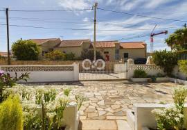 2 typical Algarve villas with annex and garage (2 minutes walk from Tonel beach)