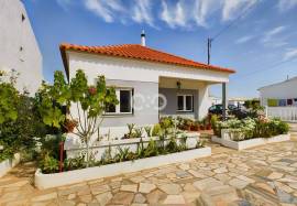 2 typical Algarve villas with annex and garage (2 minutes walk from Tonel beach)