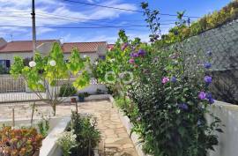 2 typical Algarve villas with annex and garage (2 minutes walk from Tonel beach)