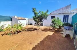 2 typical Algarve villas with annex and garage (2 minutes walk from Tonel beach)