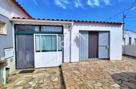 2 typical Algarve villas with annex and garage (2 minutes walk from Tonel beach)