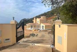 Newly finished 4 bedroom Villa with stunning sea views