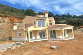 Newly finished 4 bedroom Villa with stunning sea views