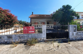 Farm of the bank inserted in a plot of land with 4479 m2 located in Rio de Moinhos - Abrantes