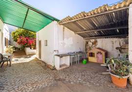 4 bedroom traditional farmhouse for modernisation, with outbuildings, orchard & wells. Moncarapacho