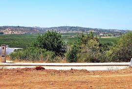 Plot of Land with unfinished single storey detached house with magnificent views of the Alcantarilha valley and the Amendoeira Golf Resort