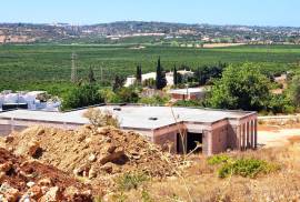 Plot of Land with unfinished single storey detached house with magnificent views of the Alcantarilha valley and the Amendoeira Golf Resort