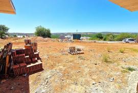 Plot of Land with unfinished single storey detached house with magnificent views of the Alcantarilha valley and the Amendoeira Golf Resort