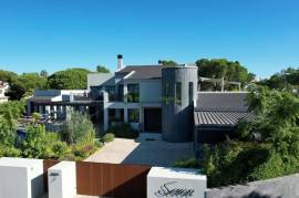 Luxury 7 Bed Villa For Sale in Vila Sol Golf Resort