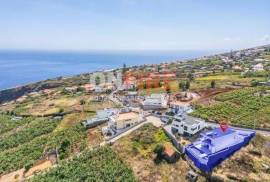 Contemporary 3 Bedroom Villa with Panoramic Views and Pool in Estreito da Calheta