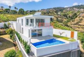 Contemporary 3 Bedroom Villa with Panoramic Views and Pool in Estreito da Calheta