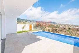 Contemporary 3 Bedroom Villa with Panoramic Views and Pool in Estreito da Calheta