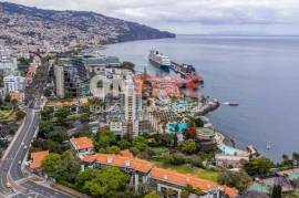 Elegant 3 Bedroom Villa in Prestigious Condominium with Sea View in Funchal, Madeira