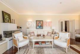 Elegant 3 Bedroom Villa in Prestigious Condominium with Sea View in Funchal, Madeira