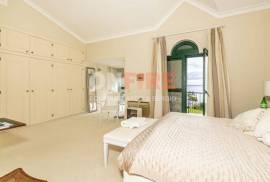 Elegant 3 Bedroom Villa in Prestigious Condominium with Sea View in Funchal, Madeira