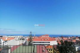 Live in the Heart of Funchal – Sea View!