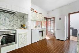 3-Bedroom House in the Center of Funchal with Renovation Potential - 722 m² Plot