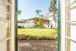 3-Bedroom House in the Center of Funchal with Renovation Potential - 722 m² Plot