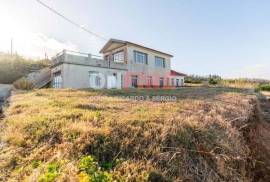 3-Bedroom House in a Quiet and Sunny Area, with Sea View, Close to the Center of Ponta do Pargo