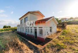 3-Bedroom House in a Quiet and Sunny Area, Close to the Center of Ponta do Pargo