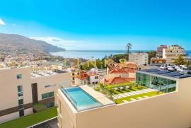 Luxury 1-Bedroom Apartment with Pool, Sea View and Central Location - Funchal