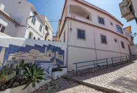 Ferragudo - Traditional 3-bedroom townhouse with roof terrace and river views